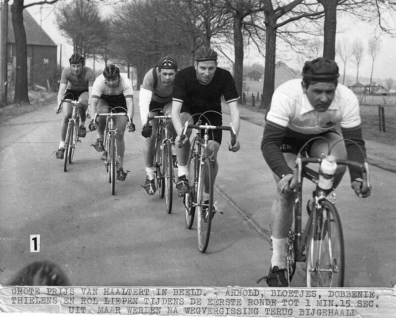 11 Internationaler Radsport als Amateur in Holland im Trikot eines holländischen Vereines. Strassenrenn in NL vor seinem Übertritt zu den Berufsfahrern 1956