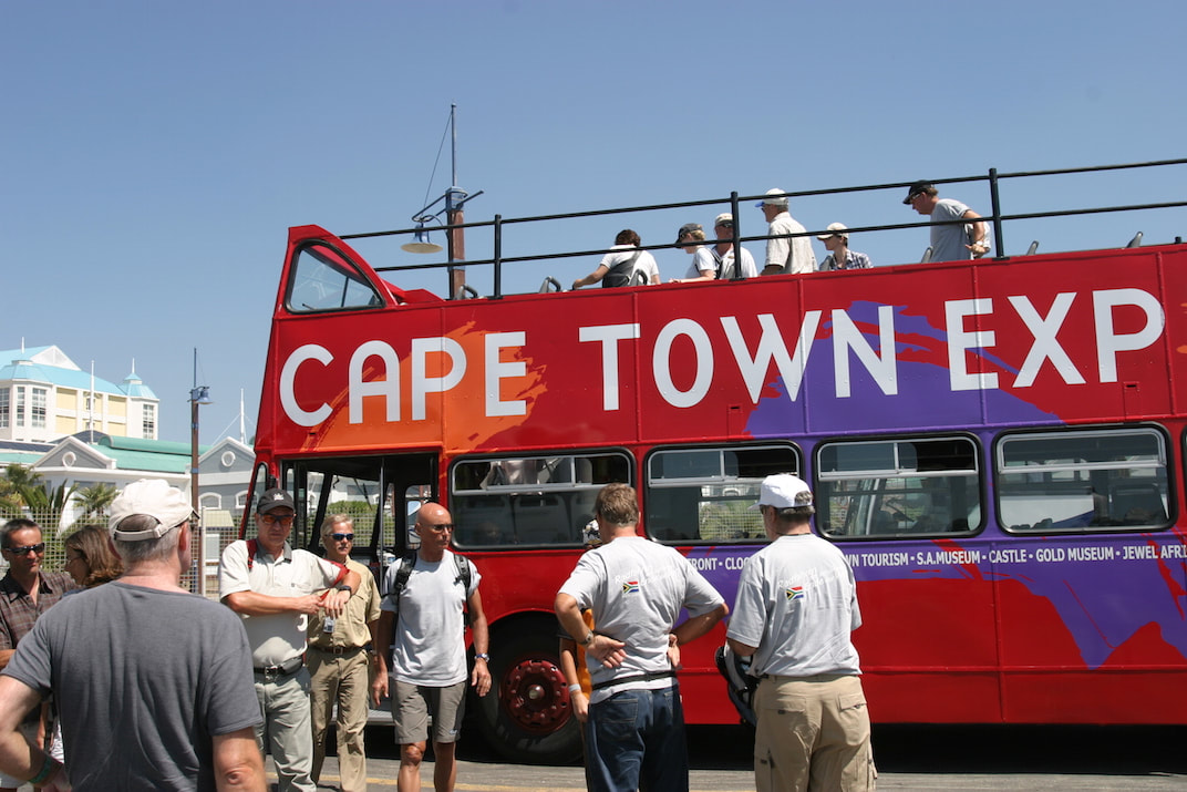 Privatbus durch Kapstadt