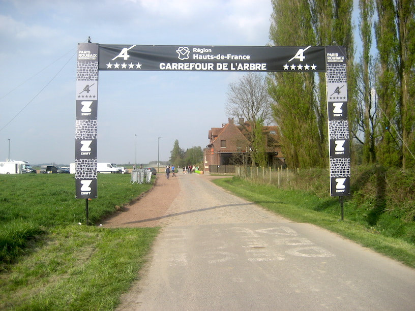 Paris-Roubaix 2022 Ende Carrefour de l'Arbre